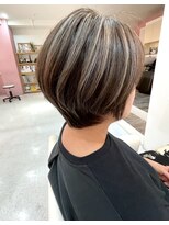 リップス デリコ(LIPS derico)&nbsp;【白髪ぼかしハイライト】　 施術前の写真は右にスワイプ