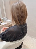 結べるミディアムボブ外ハネくびれ明るめグレージュアラフィフ
