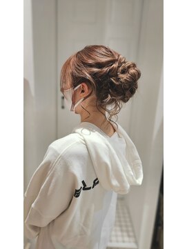 ネオリーブアーチ 武蔵小山店(Neolive arch) お団子 お呼ばれアップアレンジ  武蔵小山