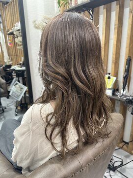 ビューティーガレージ カワゴエ(Beauty Garage Kawagoe) 白髪ぼかしハイライト×ウルフレイヤー