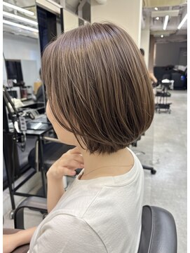 バッカ 横浜桜木町店(BACCA) 白髪ぼかし×艶感UPで若見えする40代ショートボブ