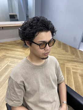 アレス バイ シカ 神戸三宮元町店(ALLES by Cica) スーツ短髪ツーブロック束感黒髪シークレットパーマ流行