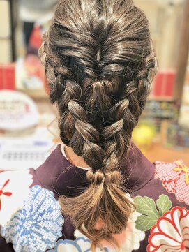 レア(Le'a) 卒業式編みおろしヘアアレンジ
