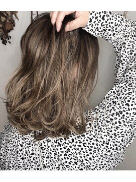 ウル(Ulu) ミルクティーベージュ×バレイヤージュ