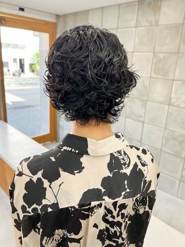 トゥコ(tuco) スパイラルパーマ　マッシュショート　黒髪　コンパクトクルクル