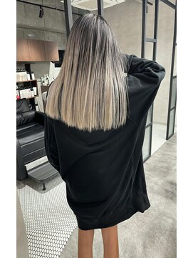 アコ(Aco) ★プラチナシルバーのバレイヤージュ★