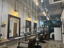 ビーマウス(B-MOUSE)の雰囲気(『木』を基調にした温かみのある店内)