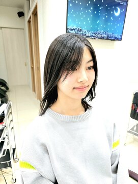 メタ(META) ●韓国系スタイルで肩に付く長さのストレートヘアー♪