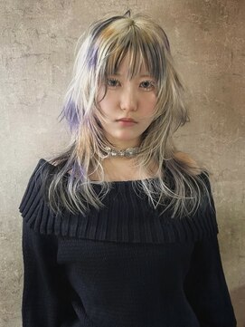 イル(iLe.) レイヤーカット/ウルフ/ホワイトブロンド/外ハネボブ/美髪