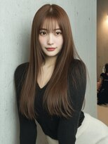五感鷹匠 髪の診療所&nbsp;艶髪ストレートロング｜重めバングの暖色ブラウン