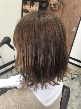 スナグル(snuggle) ミディアムボブ