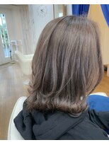 ブル(blu)&nbsp;細くて柔らかい髪質の方がアディクシーを繰り返した髪色です。