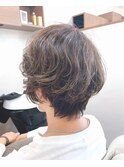 クセ毛アレンジショート。