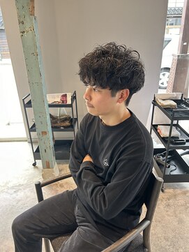 ロイ(roi) シャドウパーマ　波巻きパーマ　ツイスパ