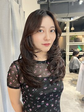 ディーエックス スリー(Dxxxx III) 顔周り レイヤー カット ブラウンカラー TOMOKI