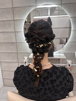 ビンナ(BINNA)&nbsp;セミロングでもできる編みおろし風ヘア