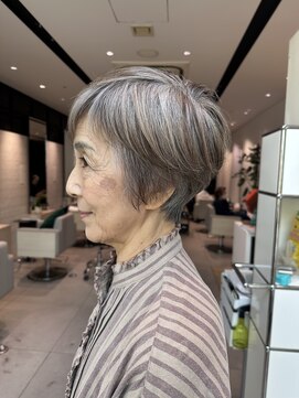 ステア ケース(stair case) 白髪の地毛残し　ハイライト　ローライト　70代