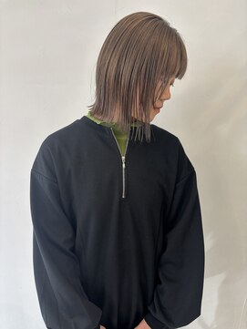 イル(ill) ダブルカラー ブリーチ ミルクティグレージュ ミディアム 大須