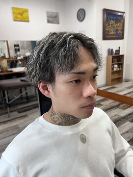 トム(TOM) ホワイトメッシュ　ツイストパーマ