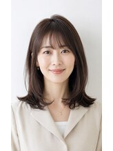 ルームス(ROOMS)&nbsp;白髪悩みも解消。潤いとまとまりを両立する銀座の大人ミディアム