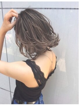 トルネード(TORNADO) 外国人風ボブ ハイライトバレイヤージュ ソフトウルフ白髪ぼかし