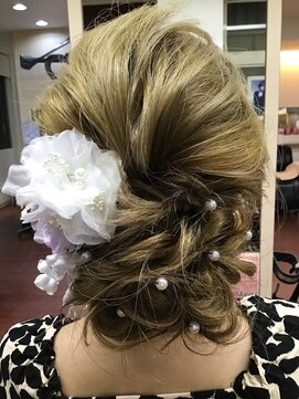 ヘアサロン ユニティ(Hair Salon Unity) ルーズシニヨン sterically