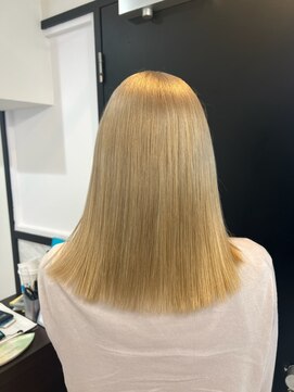 アルーシェウィズスカイ 原宿(Alushe with Sky) ハニーブロンド/ダブルカラー/インナーカラー/ケアブリーチ