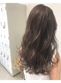 大人可愛いホワイトアッシュベージュ×無造作ウェーブロング