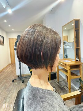 トナリ(tonari) シンプルショートボブ