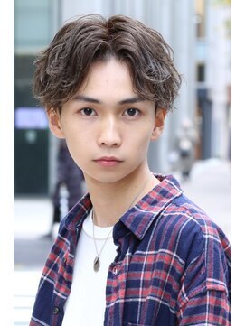 リップス レイ ギンザ(LIPPS Ray GINZA) センターパートスパイラル刈り上げ