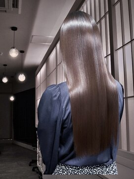 ティア(Tiia) プラチナムストレート