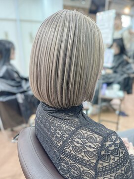 ライズ バイ レボ 柏店(RISE by REVO) ボブ/ハイトーン/ミルクティーベージュ