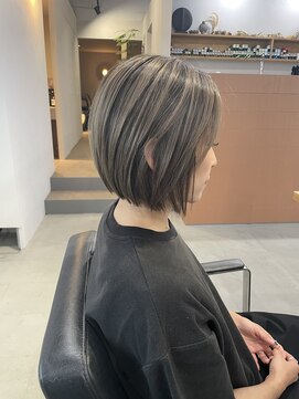 リブ(LIV) グレージュ/切りっぱなしボブ/バレイヤージュ