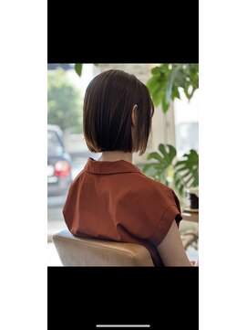 アップ(App.to) 《ショート》切りっぱなし系ボブ