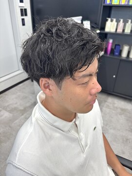 コードバイケンジ 戸塚(CODE by KENJE) 自然な動きと爽やかさを演出するシャドウパーマ