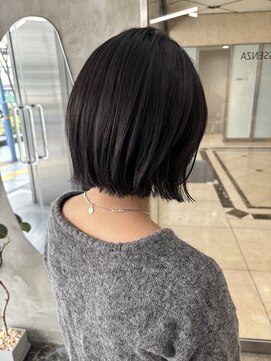 エッセンザ 梅田(ESSENZA) 無造作切りっぱなしレイヤーボブも