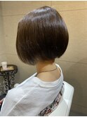 首がきれいに見える前下がりボブ