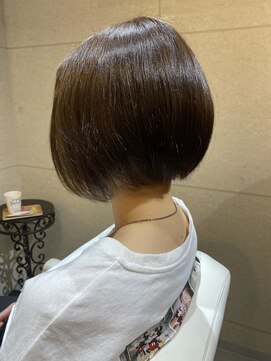カラリア(COLORIA) 首がきれいに見える前下がりボブ