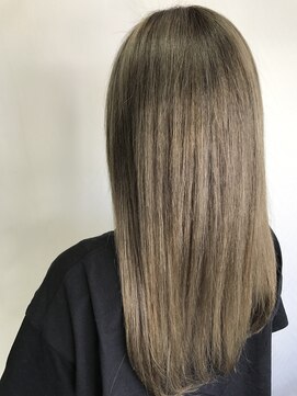 クールブ(Courbe) アッシュベージュカラー　ブリーチあり