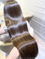 アンド ラ ブランシュ(&.La Blanche)&nbsp;カーキグレージュ/大人かわいいヘア/フェザーバング/大宮/関塚