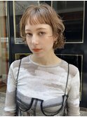オン眉ショート　レイヤースタイル　顔まわりデザイン