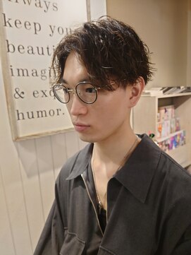 シザーズ(scissors) センターパート＆波巻きツイストスパイラルパーマ