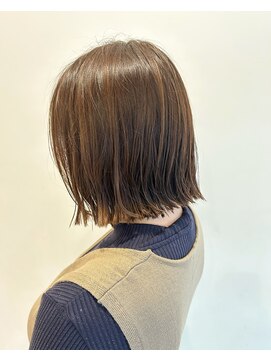 スタジオ アルファプラス 日暮里店(studio α+) ステップボーンカットカットボブショートハイライト白髪ぼかし