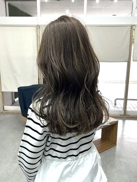 チーク(CHiiK) グレージュ