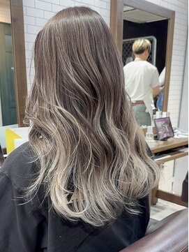 アミーゴ(AMIGO) バレイヤージュ（ホワイト系）　京都　山科