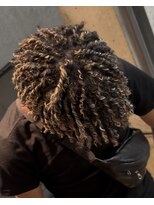 イーラ アメ村店(era)&nbsp;コイルカーリー　ツイストスパイラル眉カットメンズパーマ