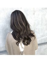 リーチェ(ReCHE by CAPA(旧：CAPA茅ヶ崎店）)&nbsp;立体感ハイライト×グレージュで作る外国人風ツヤ美髪ロング