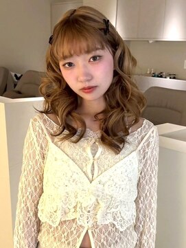 ユニバイリサ 天神大名店(uni by risa) ブリーチ ダブルカラー ハーフツイン ハイトーン 巻き髪アレンジ
