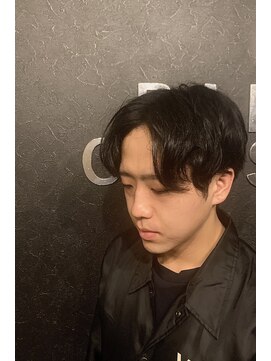 バーバークラシックス(BARBER CLASSICS) 前下がりセンターパート