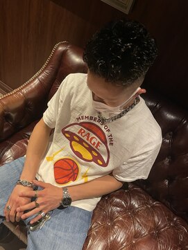 アフィナー(Afinar) フェードカット×強めパーマ